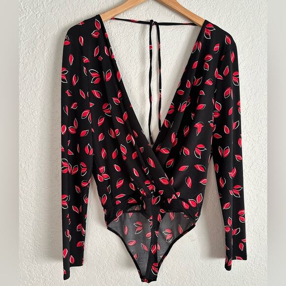 Express Kiss Lips Bodysuit Backless Black Red Medium Blogger Fave Valentines - Picture 2 of 6